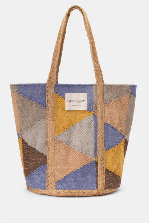 Ψάθινη τσάντα με γεωμετρικά σχέδια