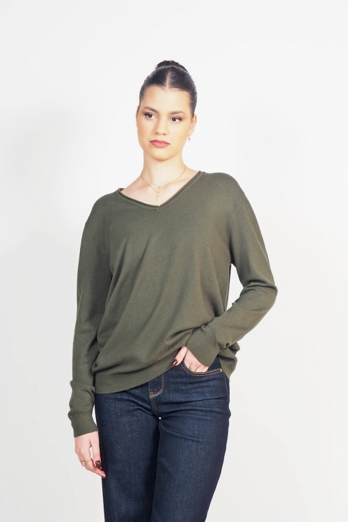 Soft knit v cut top Linda