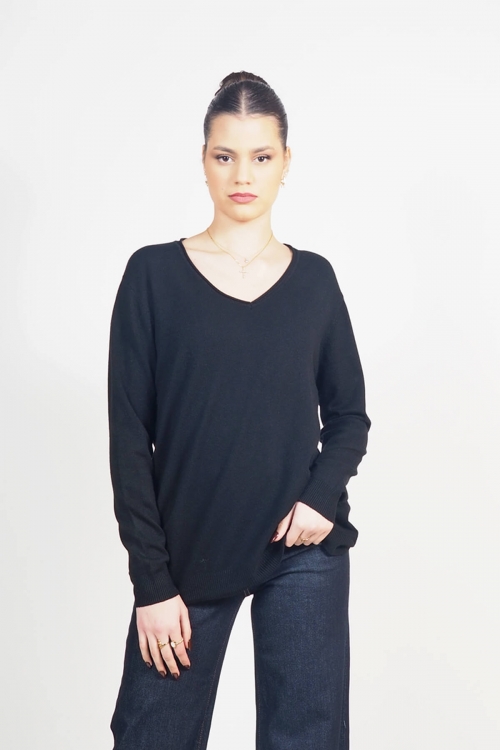 Soft knit v cut top Linda